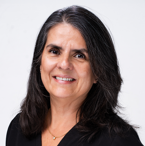 claudia smilelynn team member